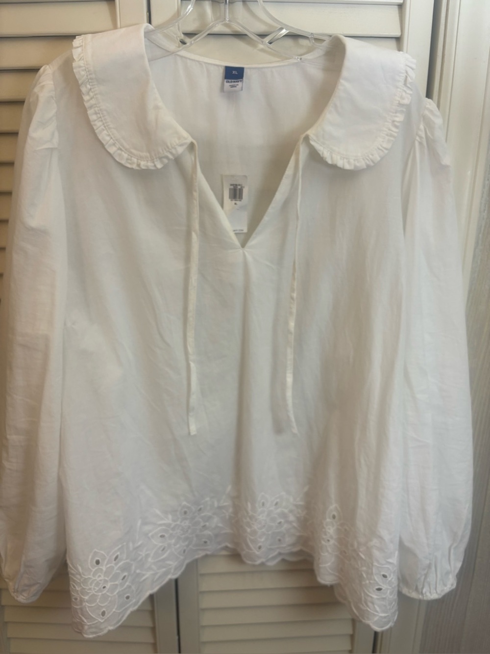 NWT Old Navy Peter Pan Collar Cutwork Top